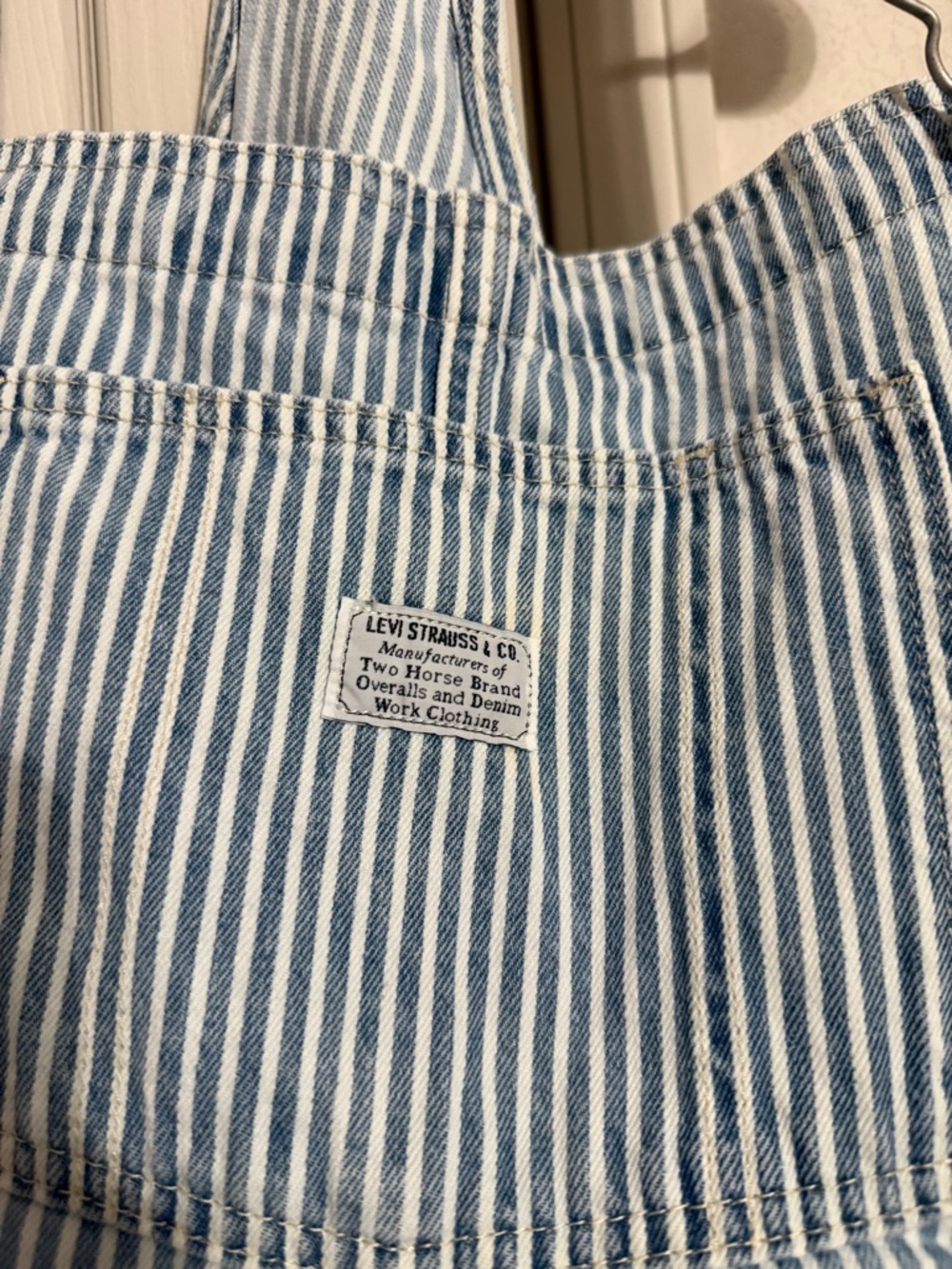 Levi's Women’s Vintage Shortalls - Picture 3 of 5